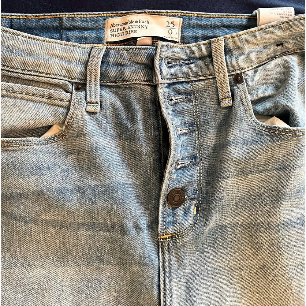 Abercrombie & Finch super high rise jeans